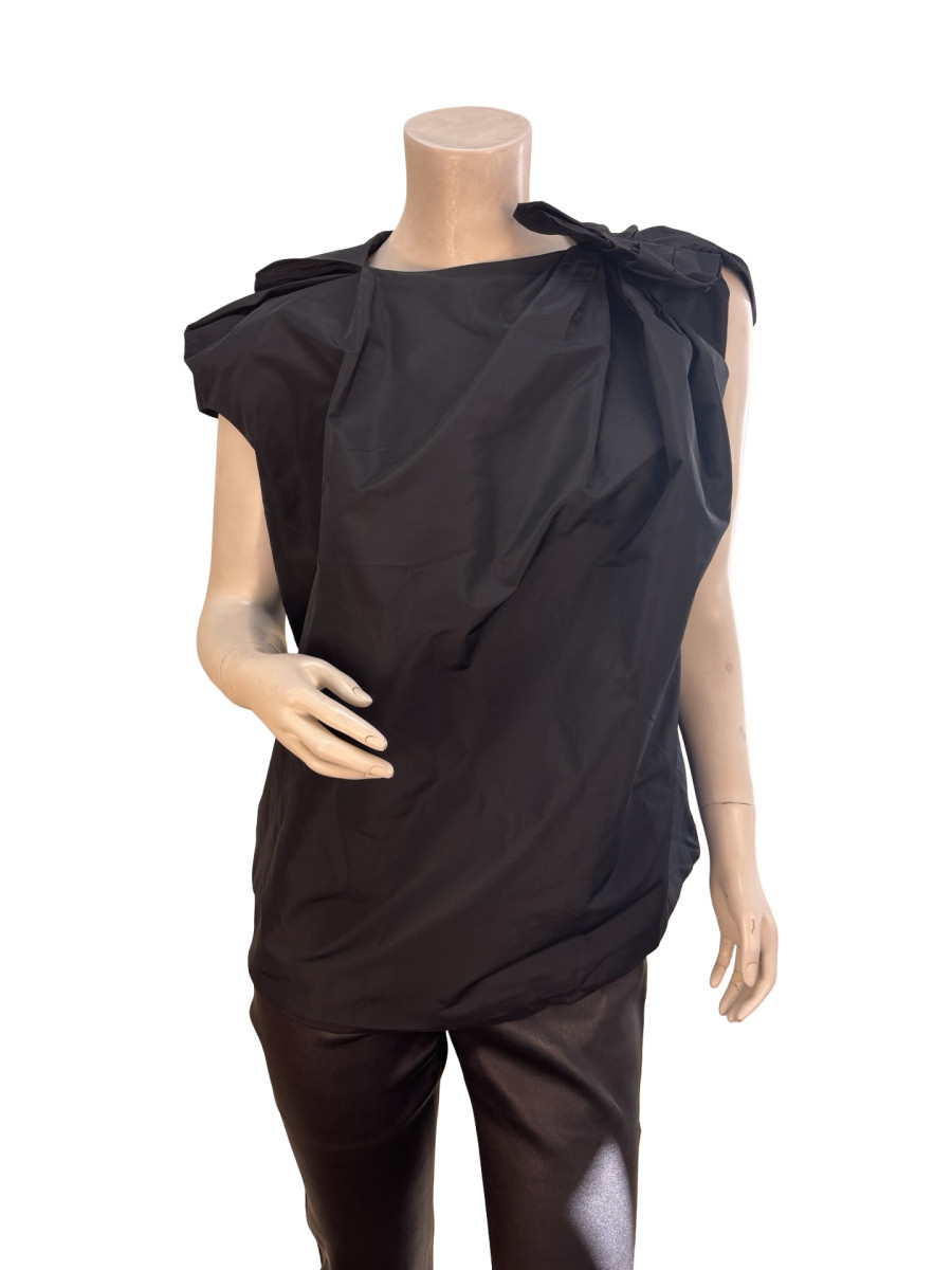 Lanvin Noir Rosette Cape-Top