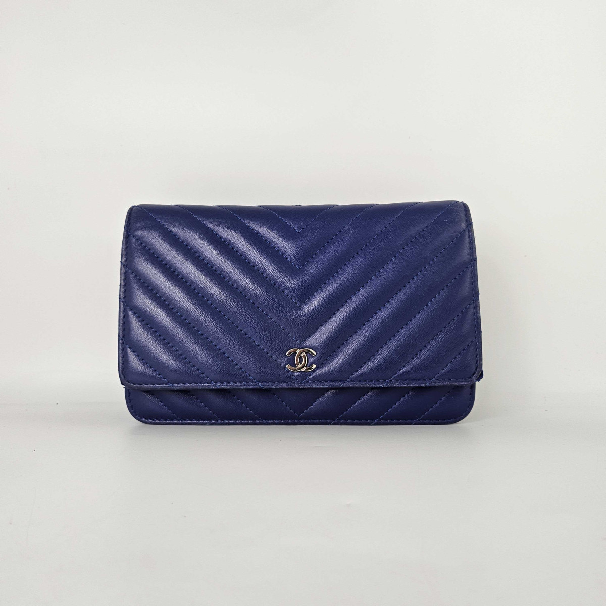CHANEL Chevron Wallet on Chain in Cobalt Blue Lambskin Leather 2017 - 2018