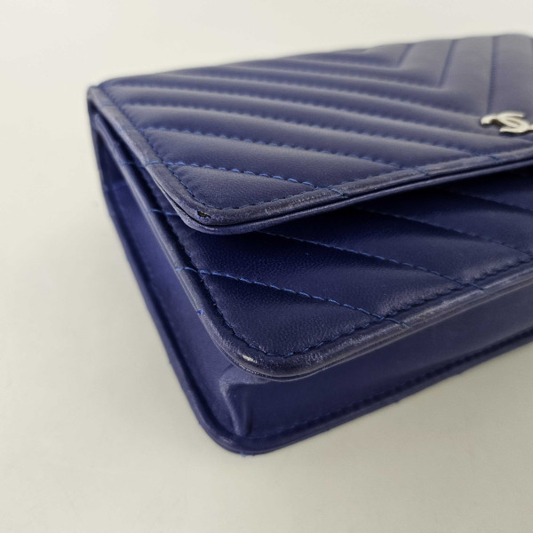 CHANEL Chevron Wallet on Chain in Cobalt Blue Lambskin Leather 2017 - 2018