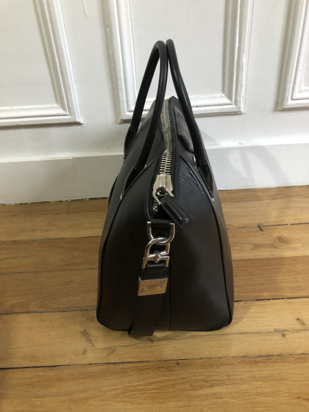 Givenchy Givenchy Black Leather tote bag