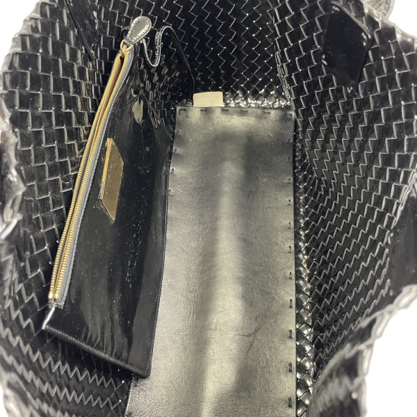 Bottega Veneta Bottega Veneta Tote Bag in Black Intrecciato Patent Leather