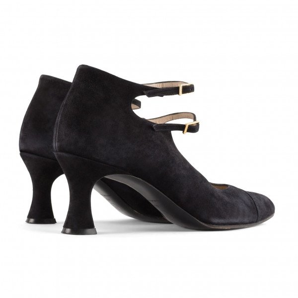 CHANEL Pointed Kitten Heels