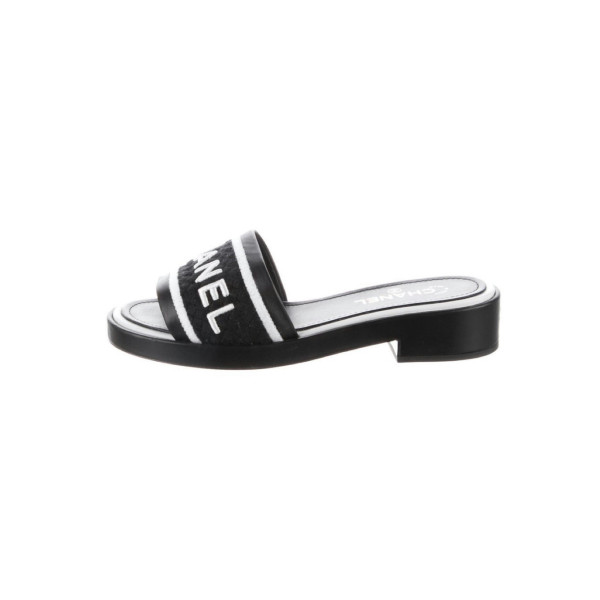 CHANEL Chanel Logo Slides