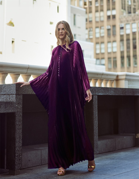 Sem Sem Satin Plissé<br>
Kaftan with Crystal Buttons Purple