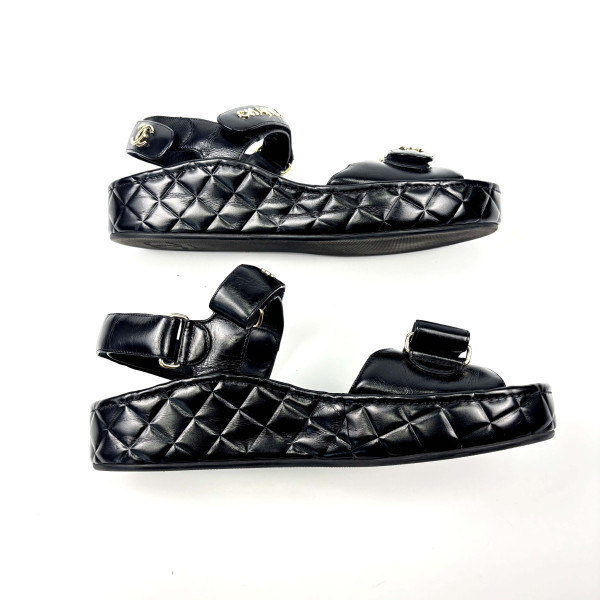 CHANEL Padded platform quilted sandals