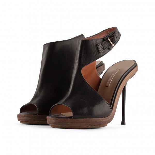 Nicholas Kirkwood Cut Out Peep Toe Sandals