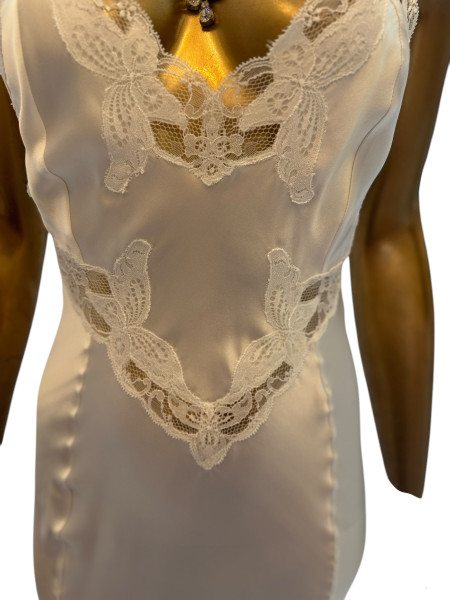 Vintage Anonymous beauty white ruffle back Dress