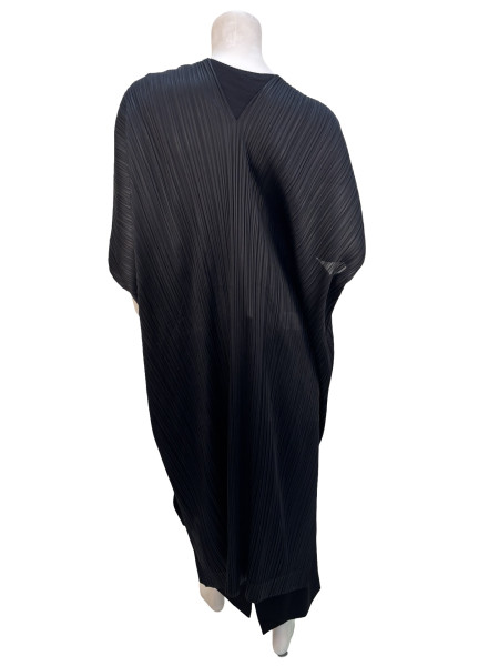 ISSEY MIYAKE Black Pleated Long Cardigan